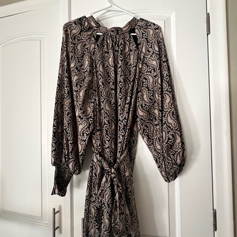 Banana Republic Black and Cream Long Sleeve Dress